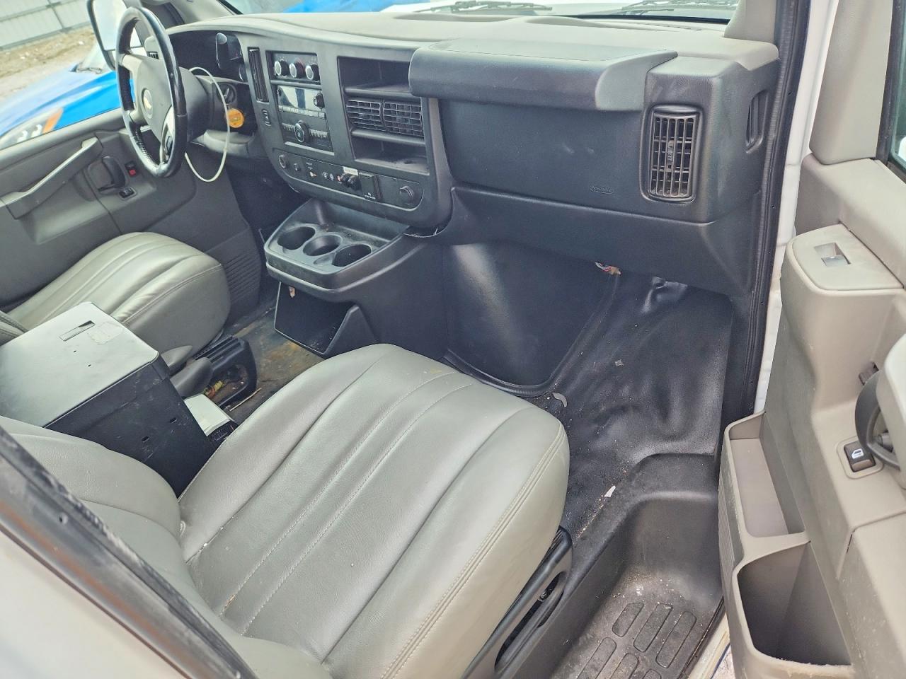 2018 Chevrolet Express G2500 - zdjęcie 8