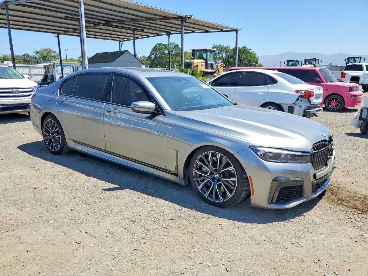 2022 BMW Seria 7 750i - zdjęcie 4