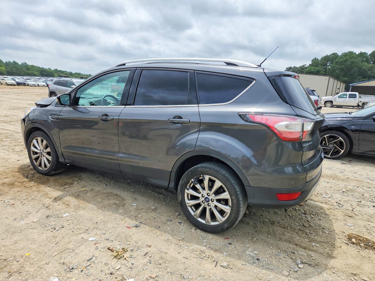 2017 Ford Escape Titanium - zdjęcie 2