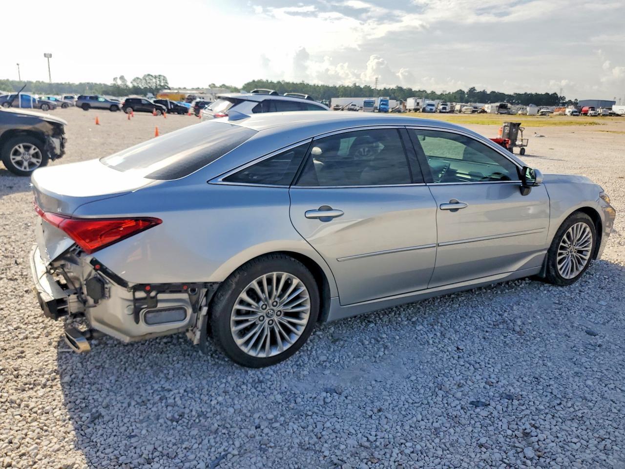 2020 Toyota Avalon Limited - zdjęcie 3