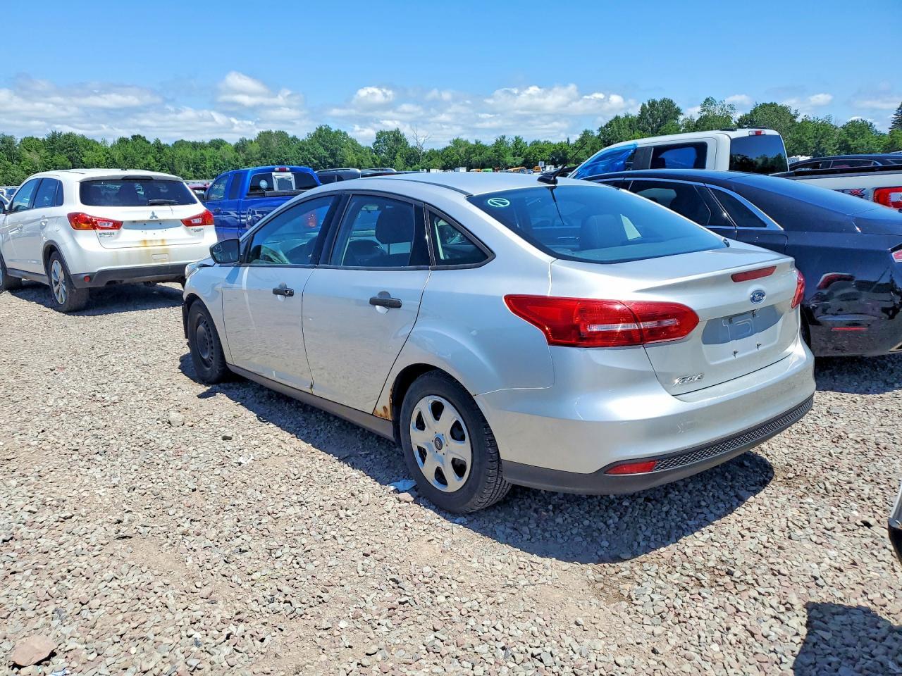 2016 Ford Focus S - zdjęcie 2