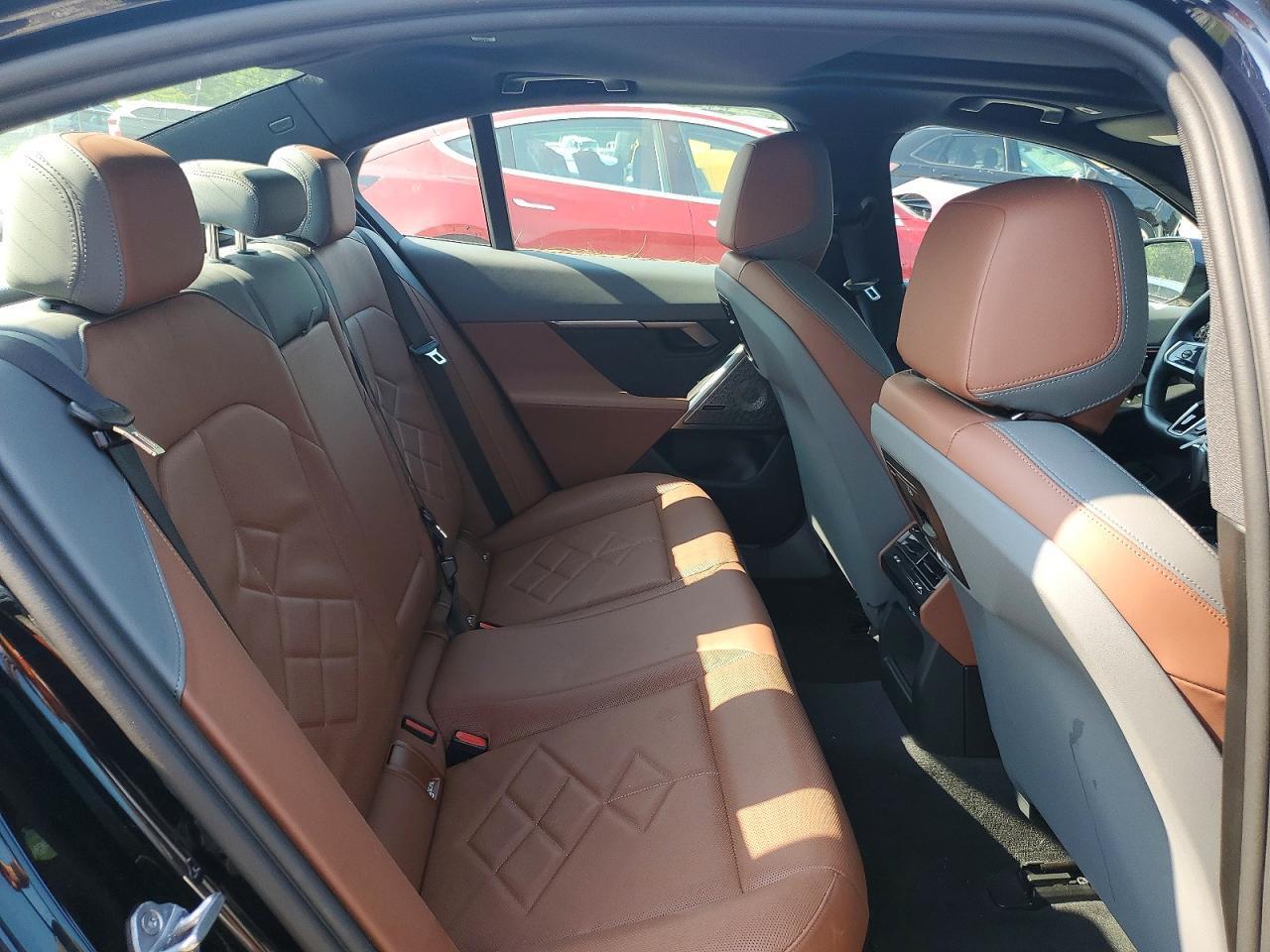 2025 BMW Seria 5 540i - zdjęcie 10