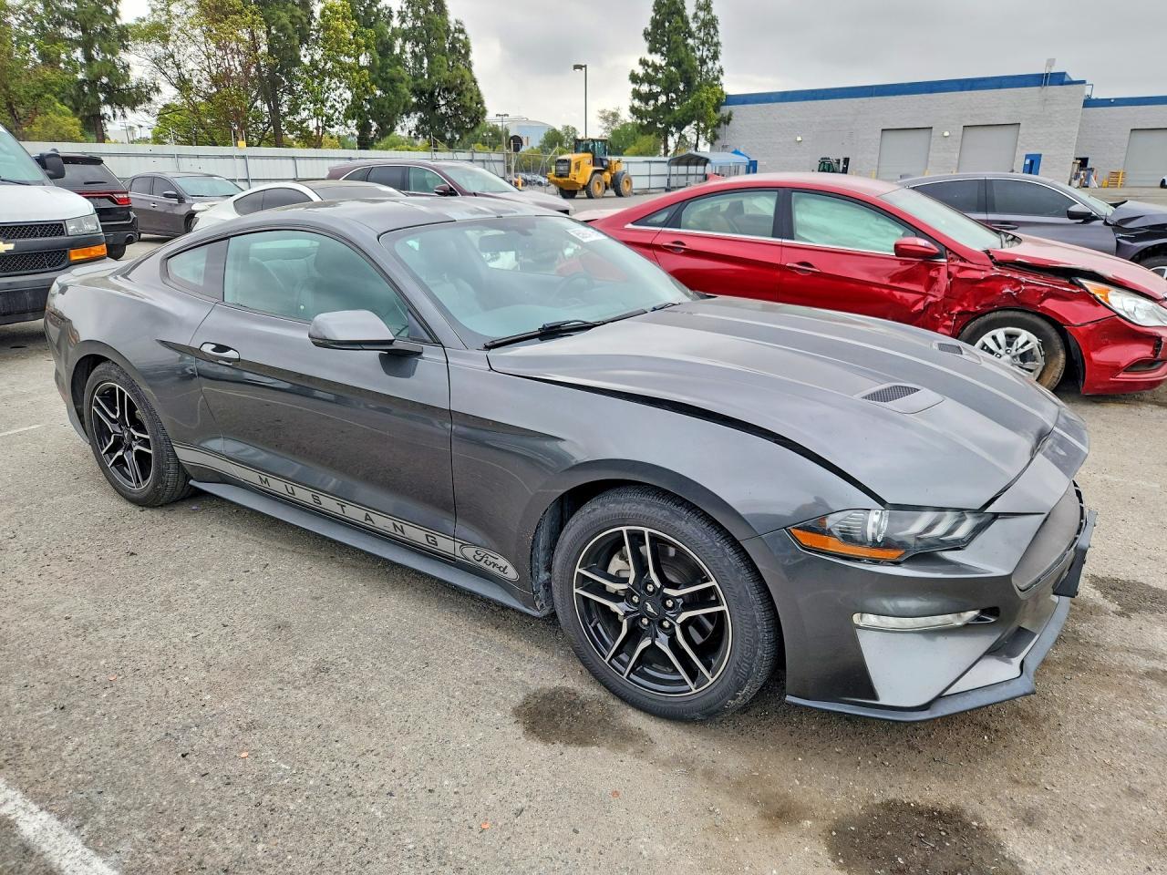 2020 Ford Mustang - zdjęcie 4