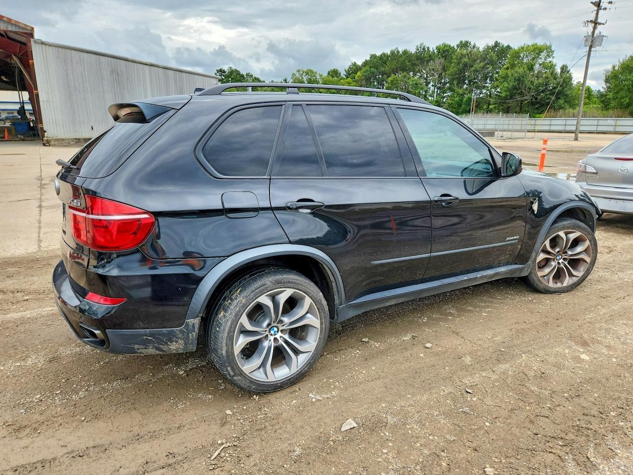 2013 BMW X5 xDrive50I - zdjęcie 3