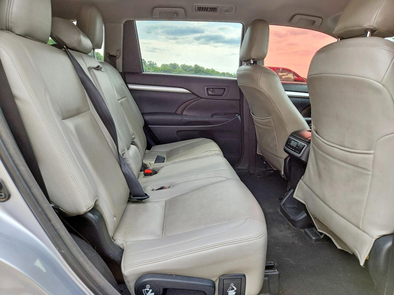 2014 Toyota Highlander Le Plus - zdjęcie 11