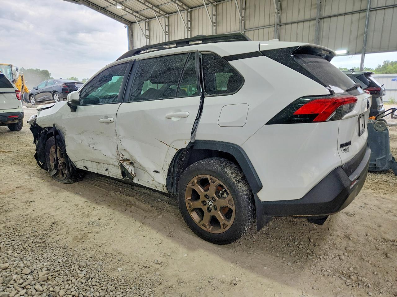 2023 Toyota Rav4 Woodland Edition - zdjęcie 2