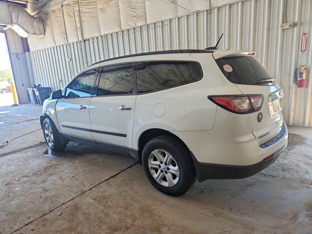 2017 Chevrolet Traverse Ls - zdjęcie 2