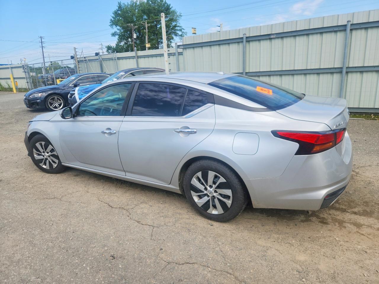 2019 Nissan Altima S - zdjęcie 2