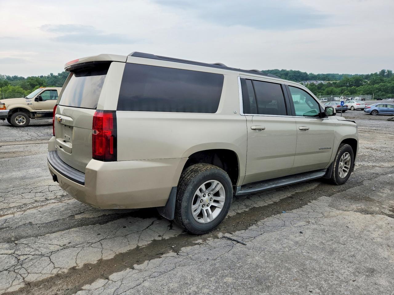 2015 Chevrolet Suburban K1500 Lt - zdjęcie 3