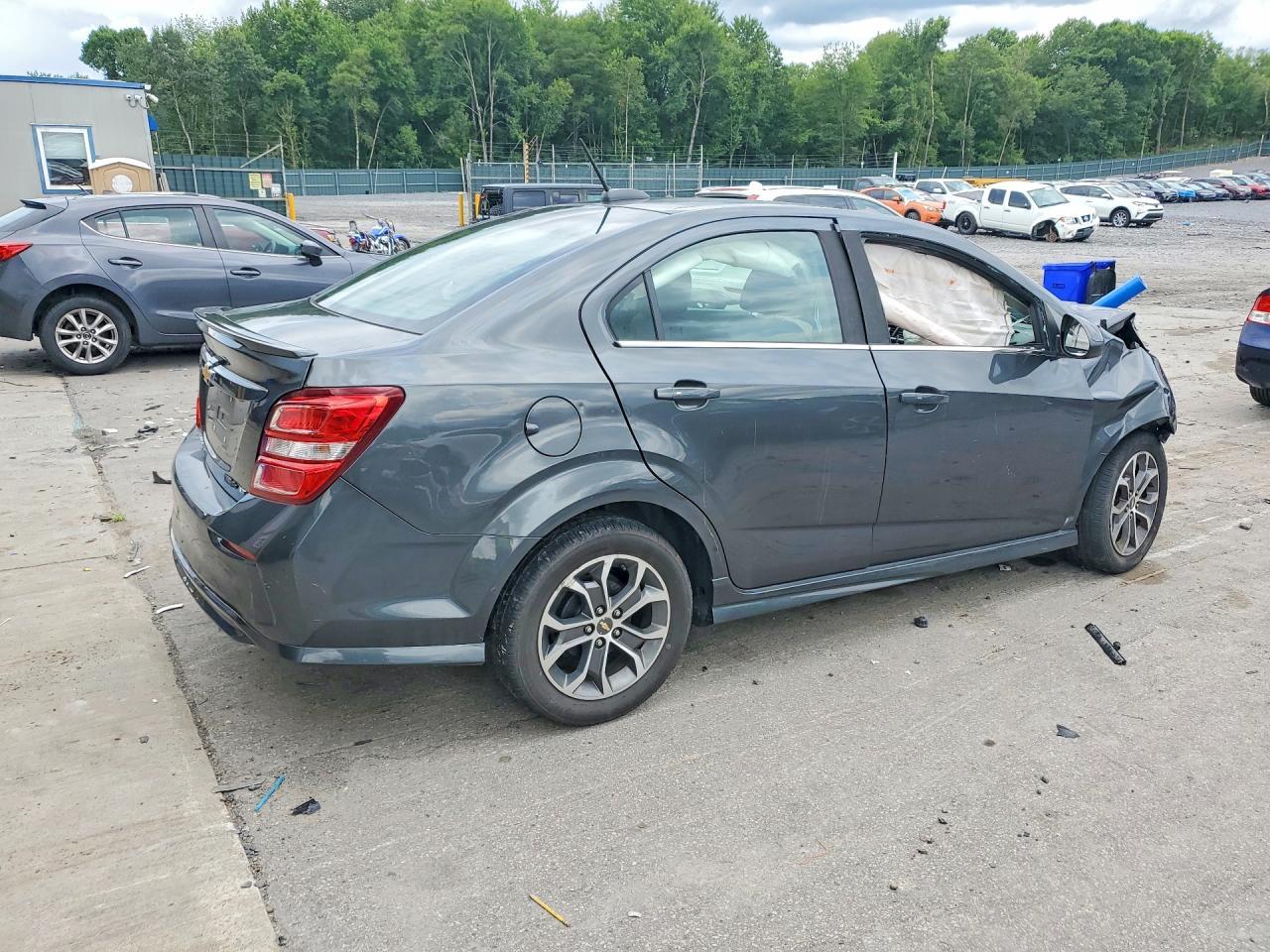 2017 Chevrolet Sonic Lt - zdjęcie 3