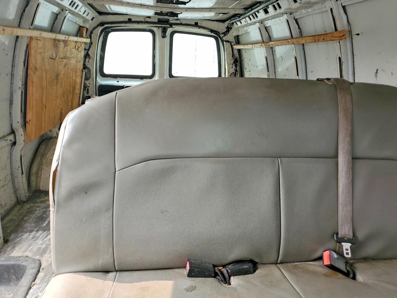 2016 Chevrolet Express G2500 - zdjęcie 10