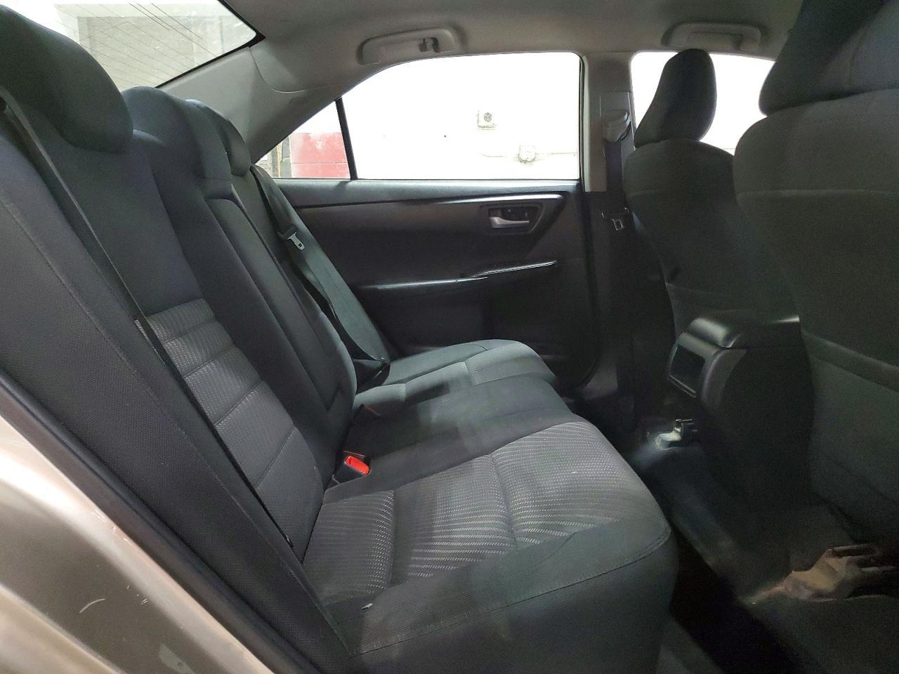 2016 Toyota Camry Le - zdjęcie 10