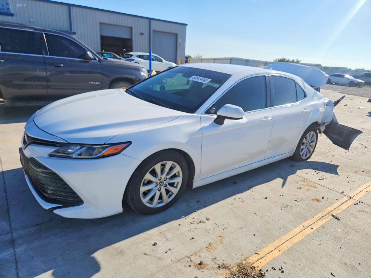 2019 Toyota Camry Le - zdjęcie główne