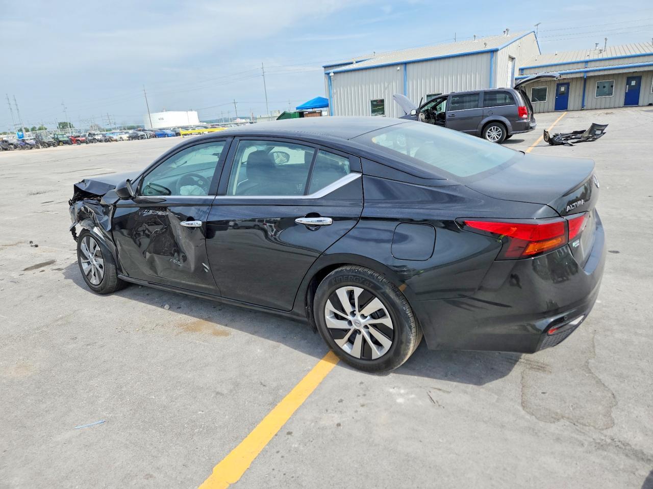 2024 Nissan Altima S - zdjęcie 2