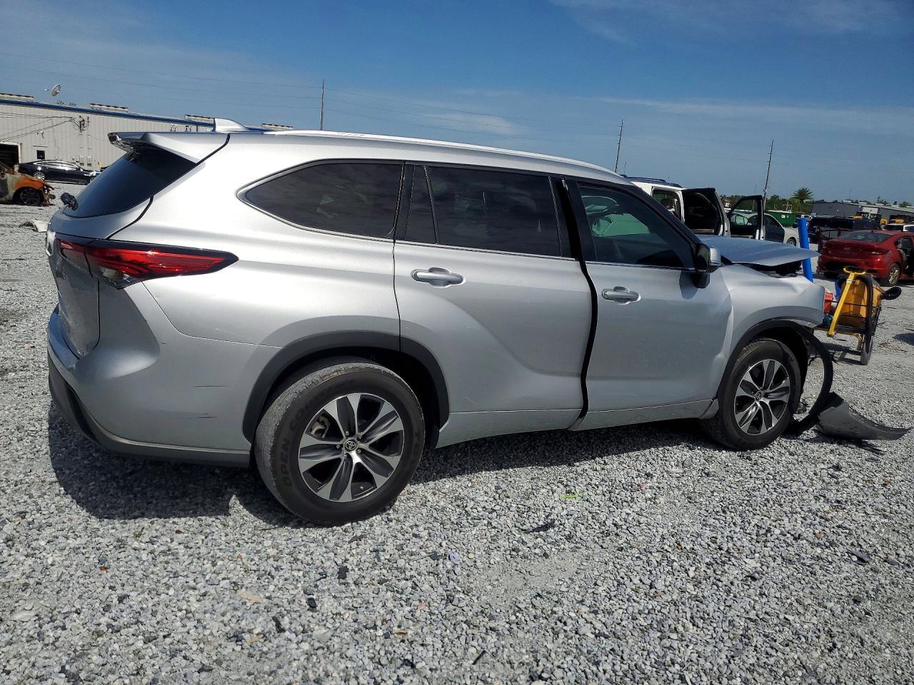 2022 Toyota Highlander Xle - zdjęcie 3