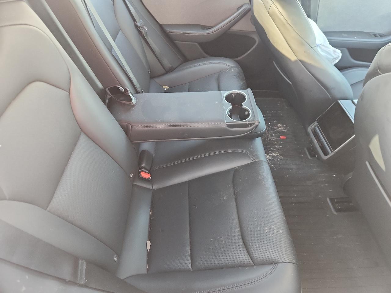 2025 Tesla Model 3 - zdjęcie 10