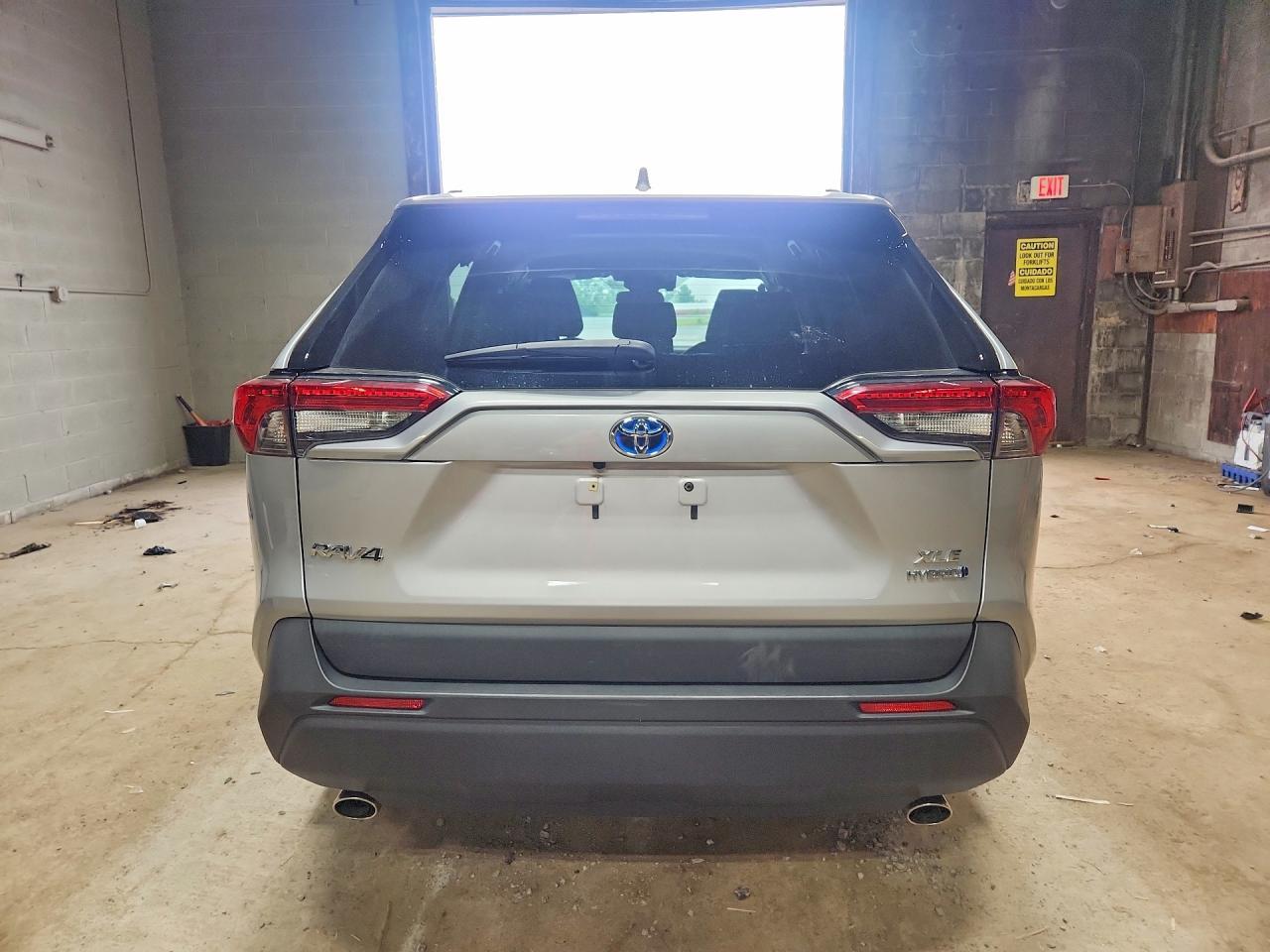 2021 Toyota Rav4 Hybrid Xle - zdjęcie 6