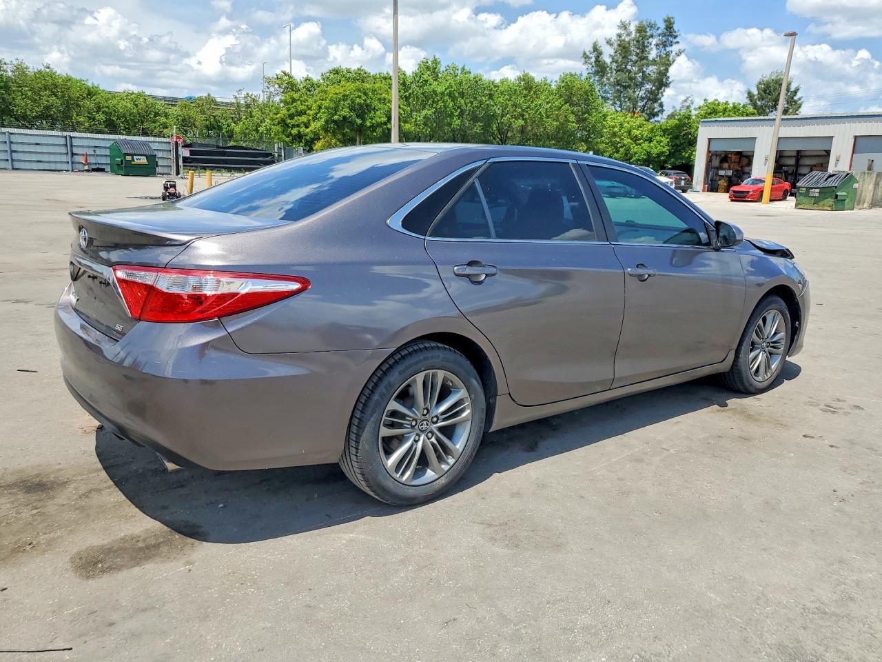 2017 Toyota Camry Se - zdjęcie 3