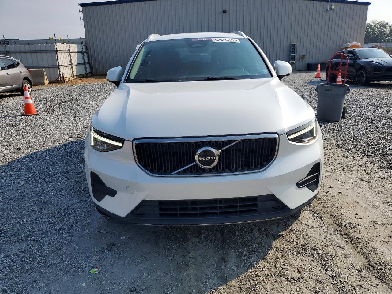 2023 Volvo Xc40 Core - zdjęcie 5