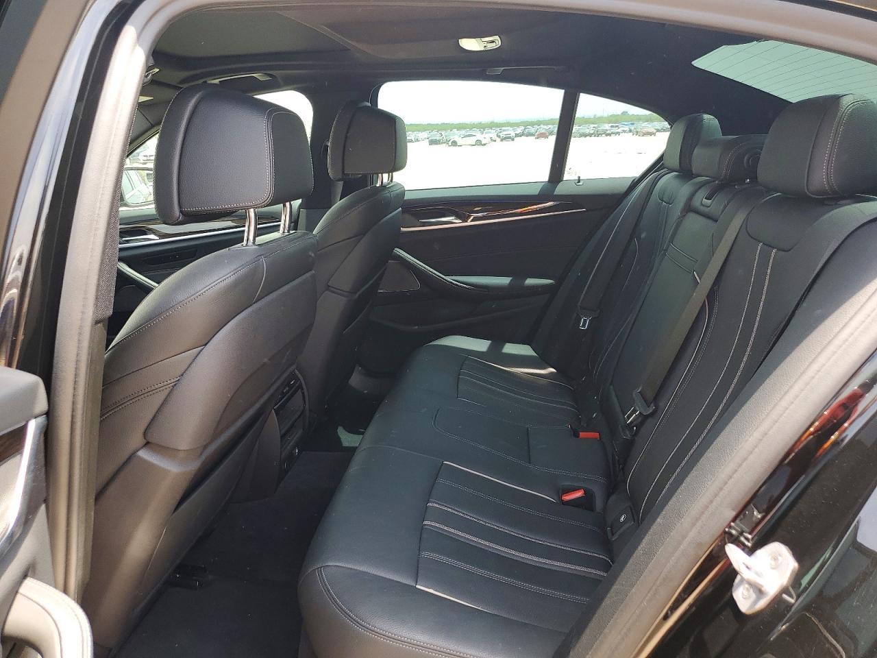 2019 BMW 530 I - zdjęcie 10