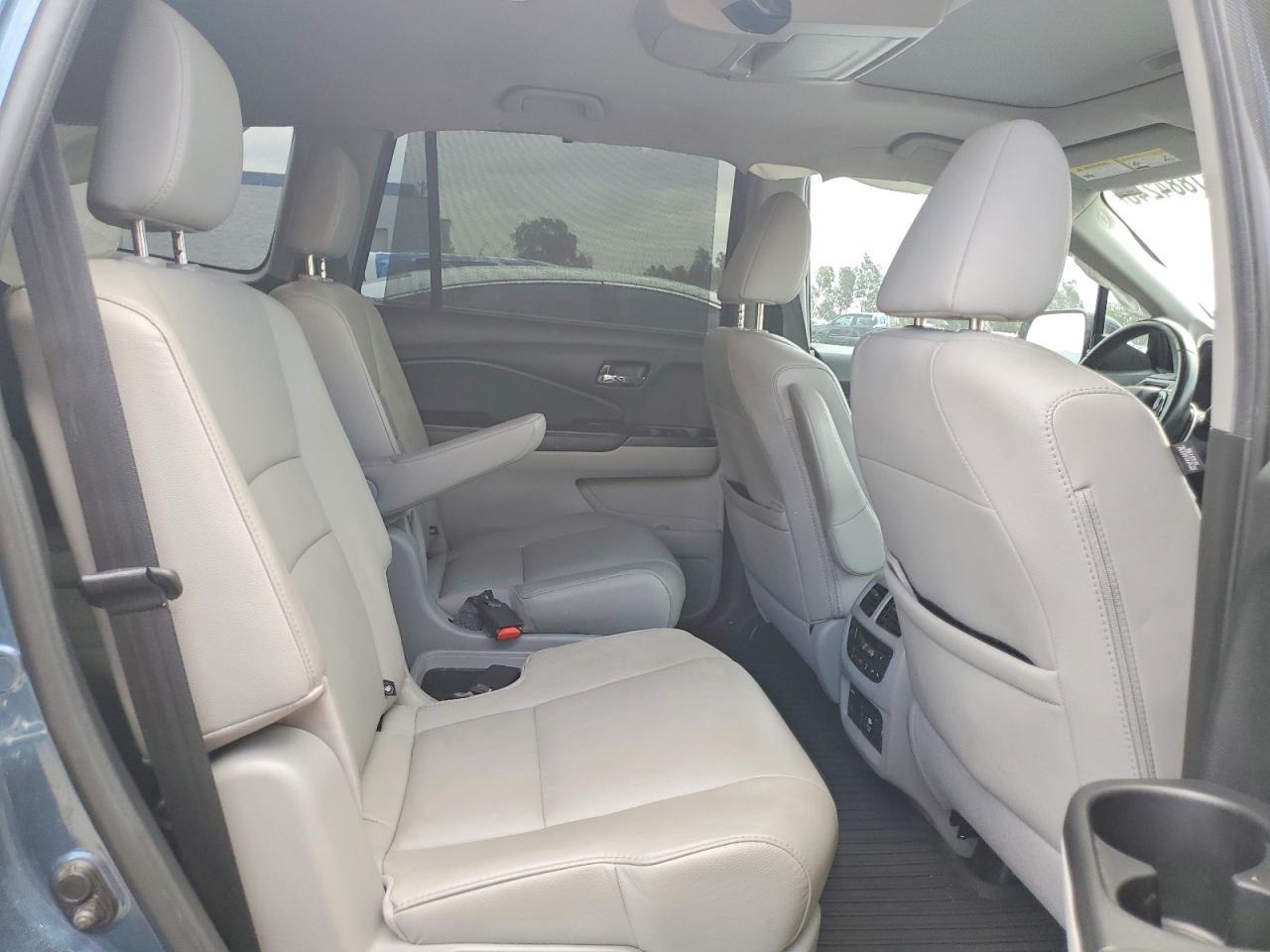 2022 Honda Pilot Touring - zdjęcie 11