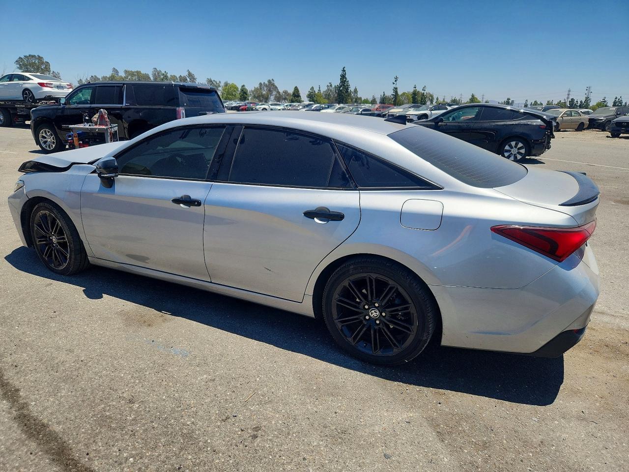 2022 Toyota Avalon Night Shade - zdjęcie 2
