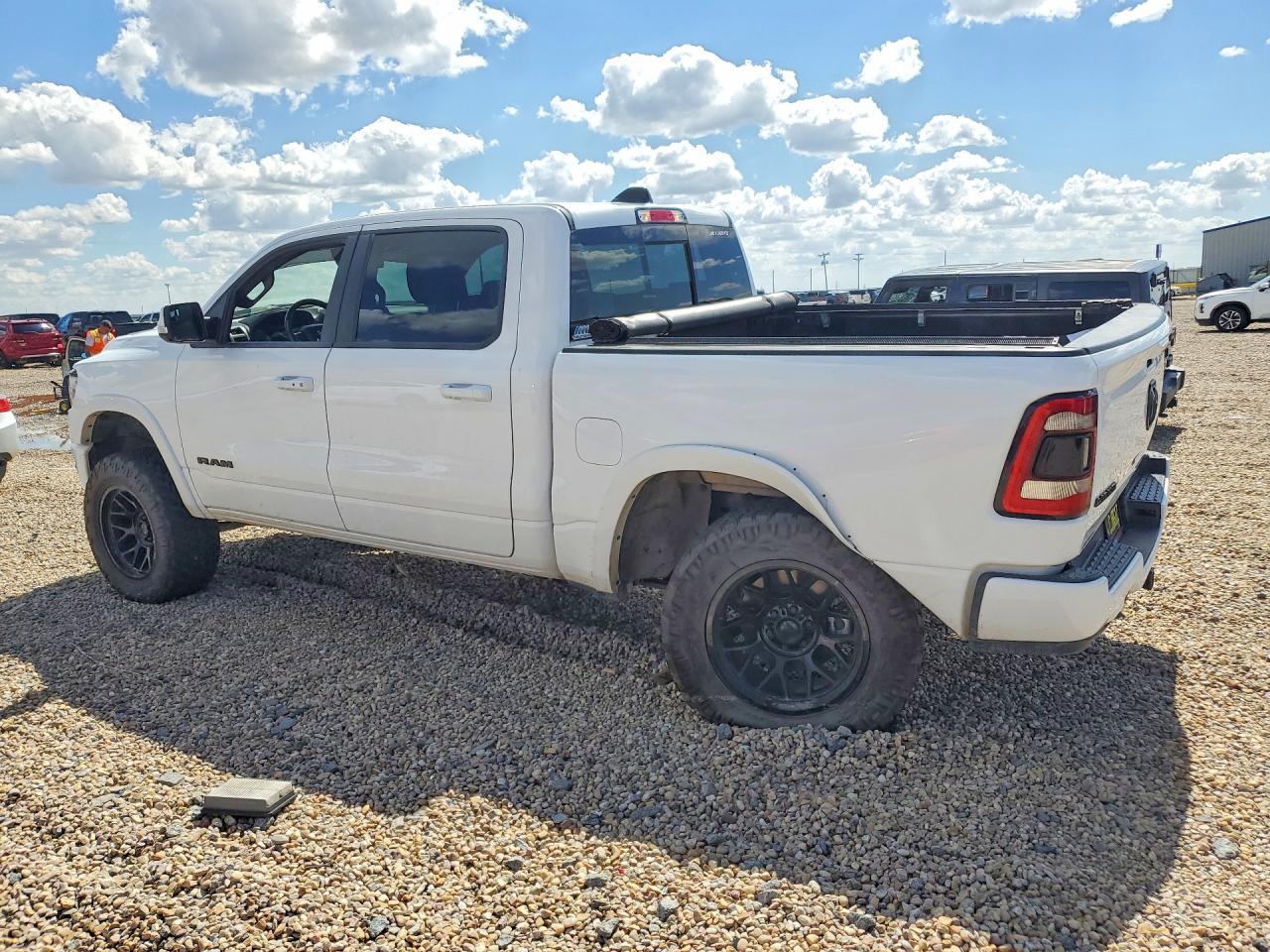 2020 Ram 1500 Laramie - zdjęcie 2