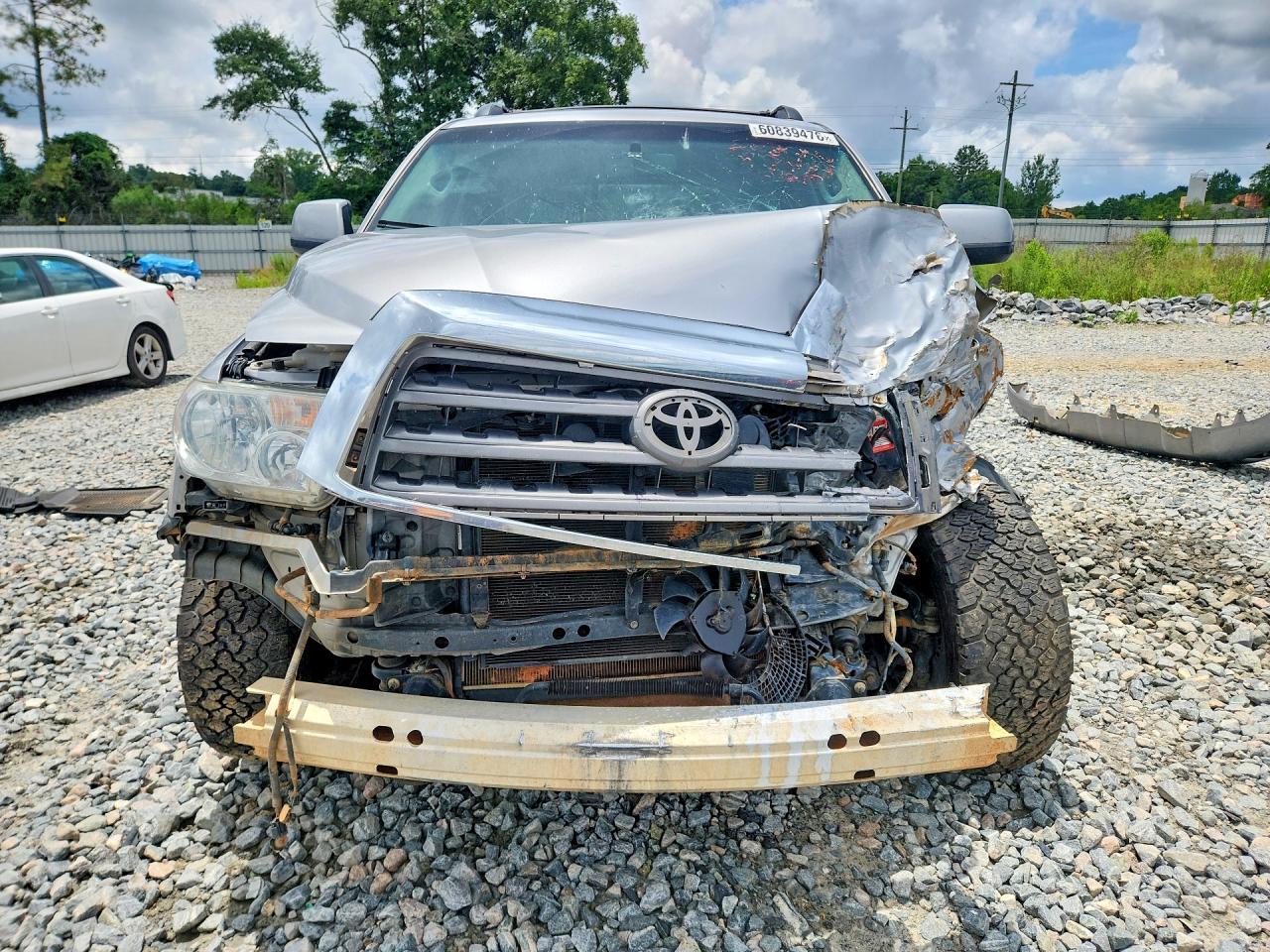 2017 Toyota Sequoia Sr5 - zdjęcie 5