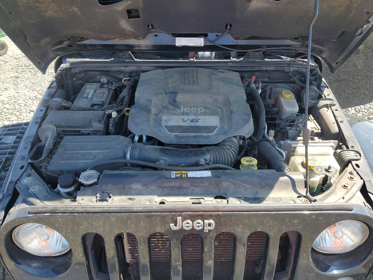 2015 Jeep Wrangler Unlimited Sahara - zdjęcie 11