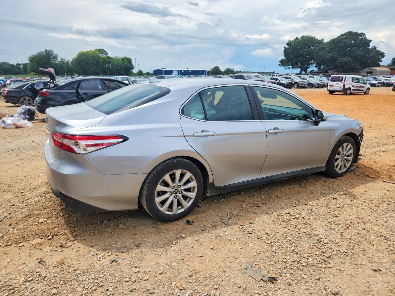 2019 Toyota Camry Le - zdjęcie 3
