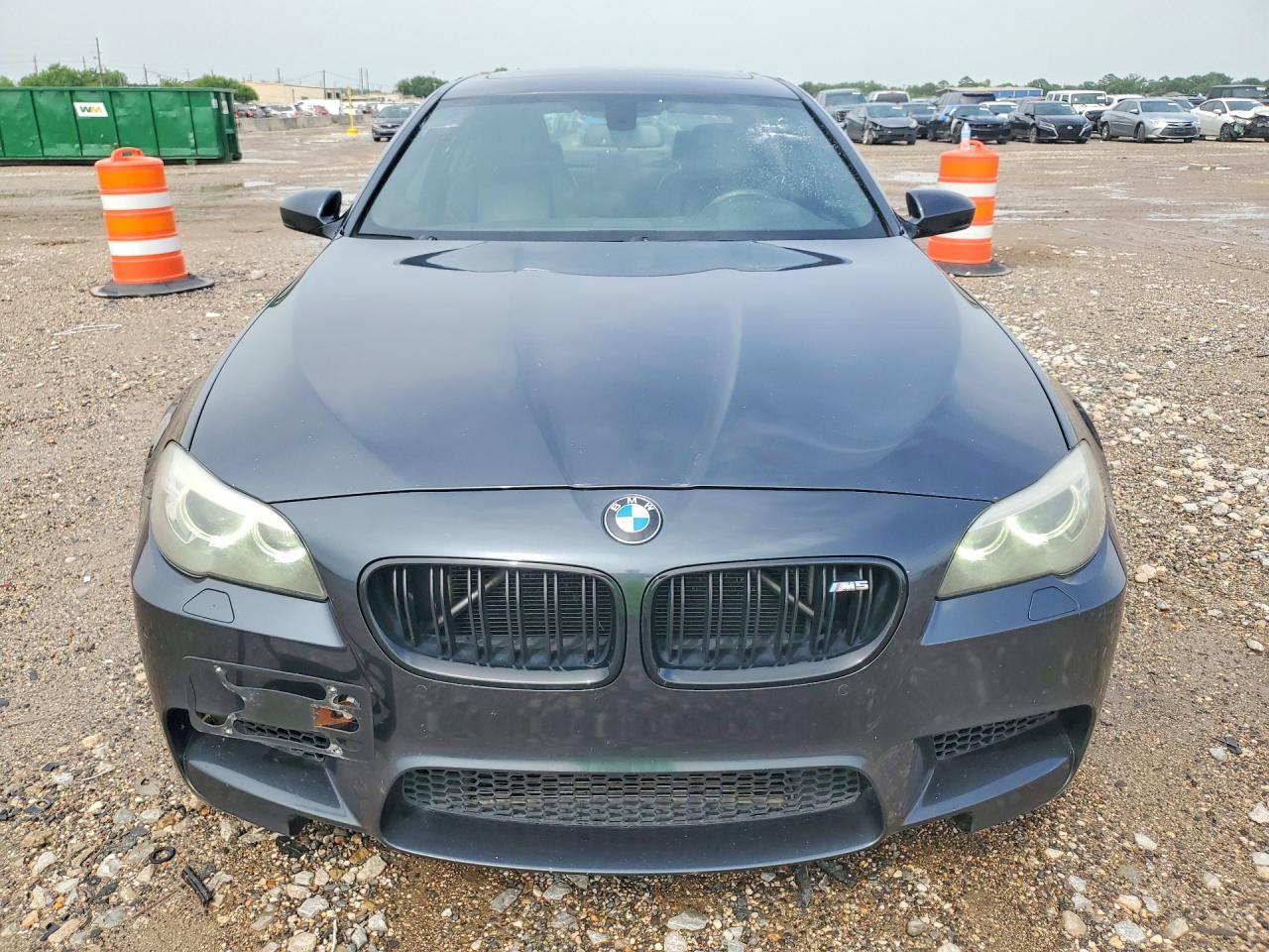 2016 BMW M5 - zdjęcie 5