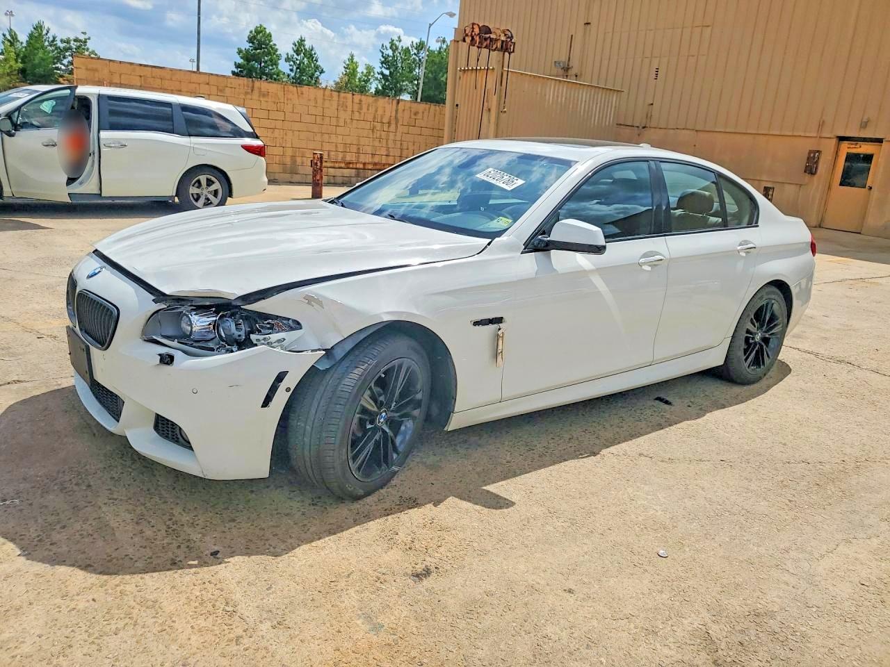 2013 BMW Seria 5 535i - zdjęcie główne