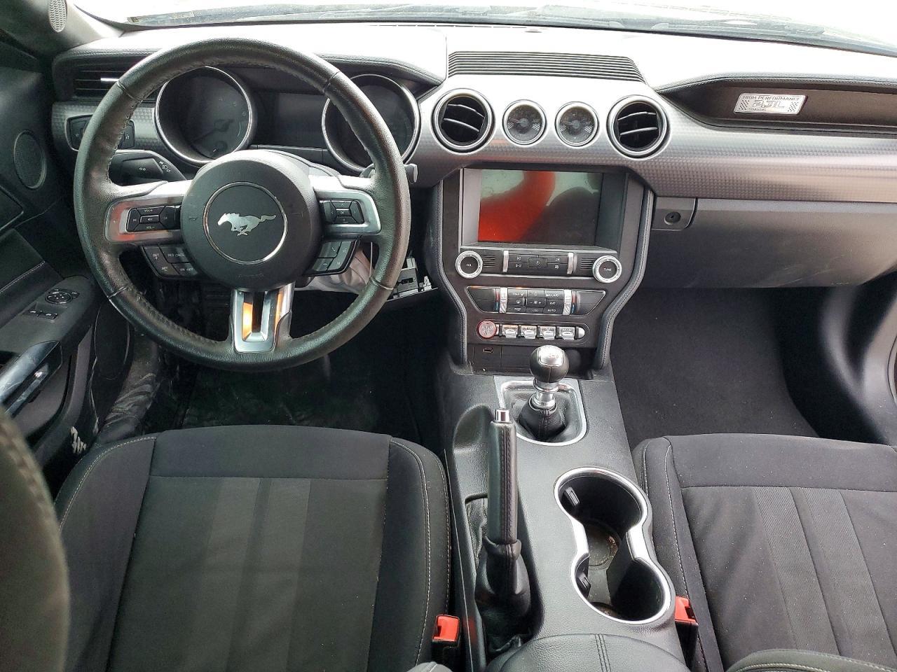 2020 Ford Mustang - zdjęcie 8