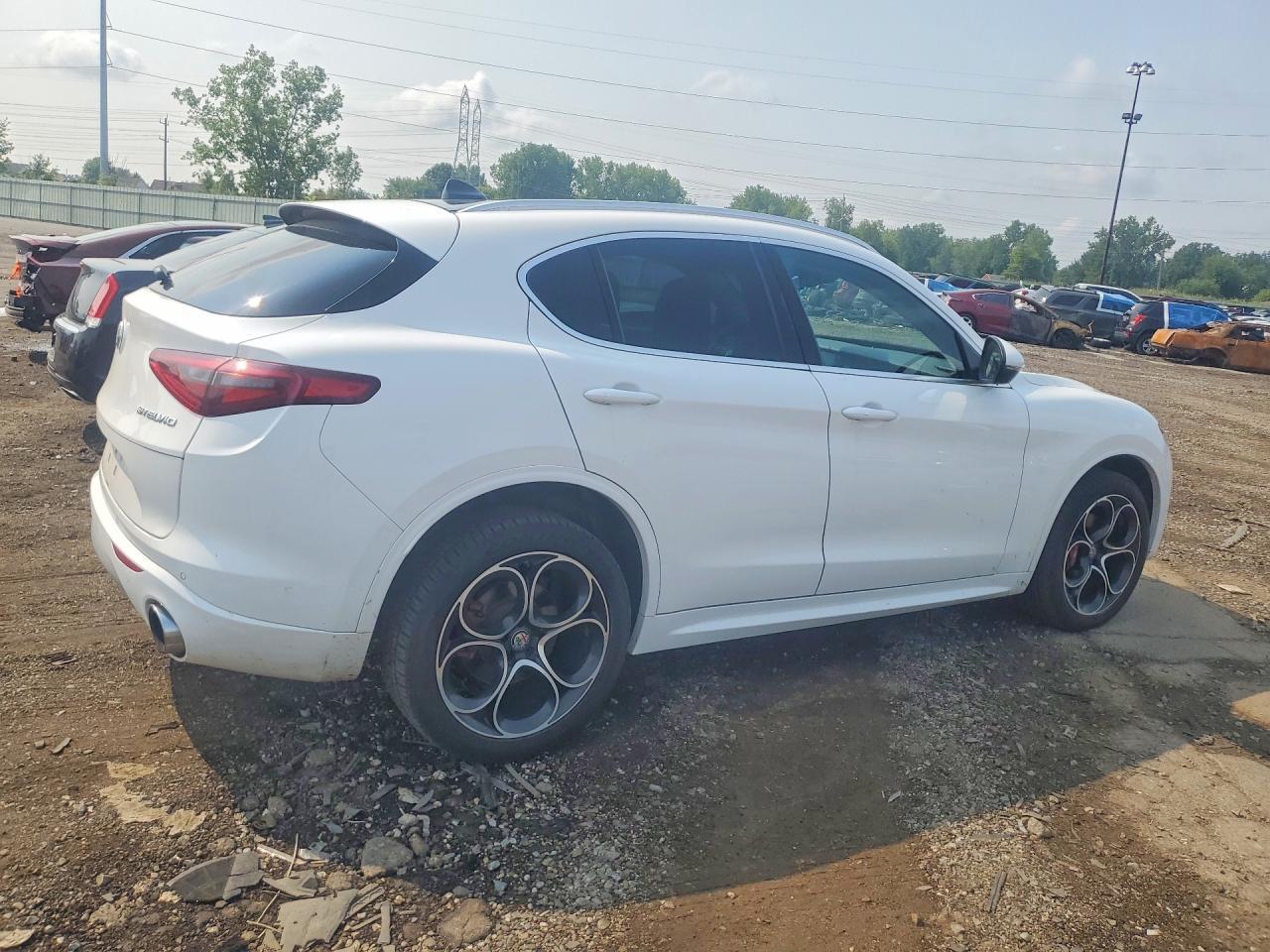 2020 Alfa Romeo Stelvio Ti - zdjęcie 3