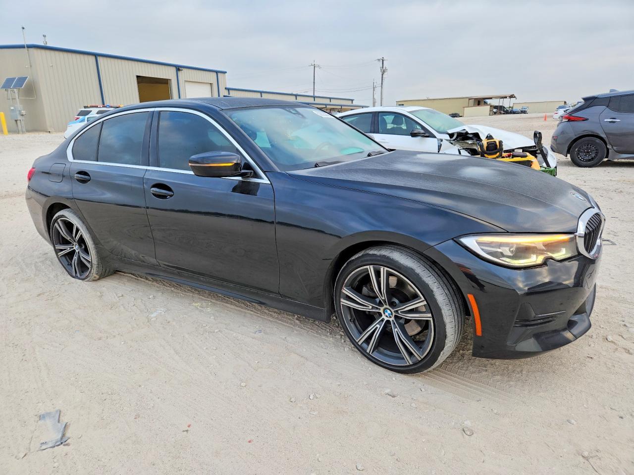 2021 BMW 330I - zdjęcie 4
