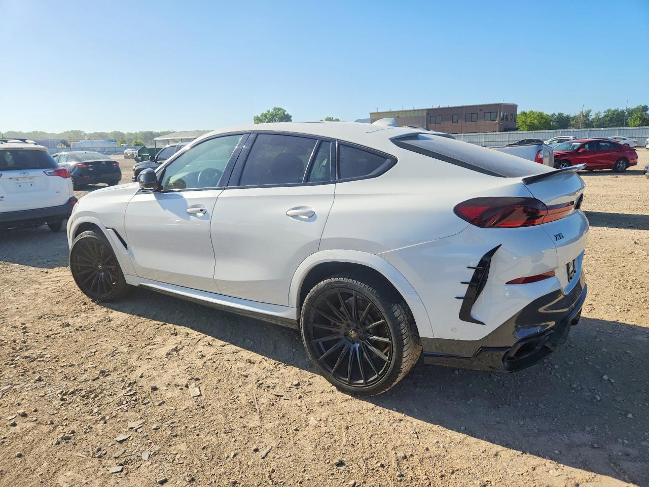 2021 BMW X6 M50I - zdjęcie 2
