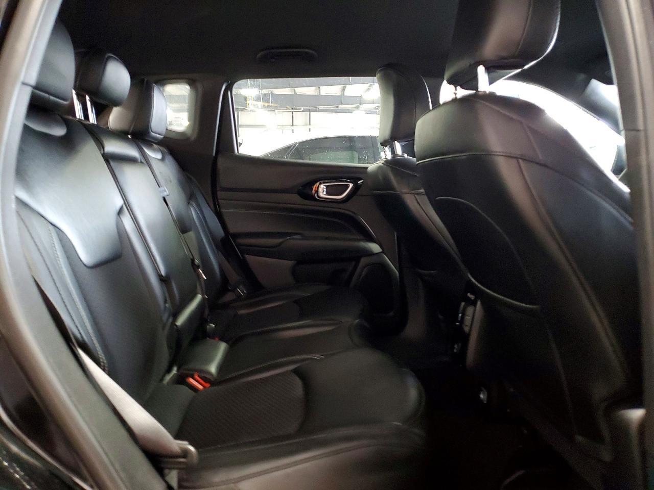 2023 Jeep Compass Latitude - zdjęcie 11