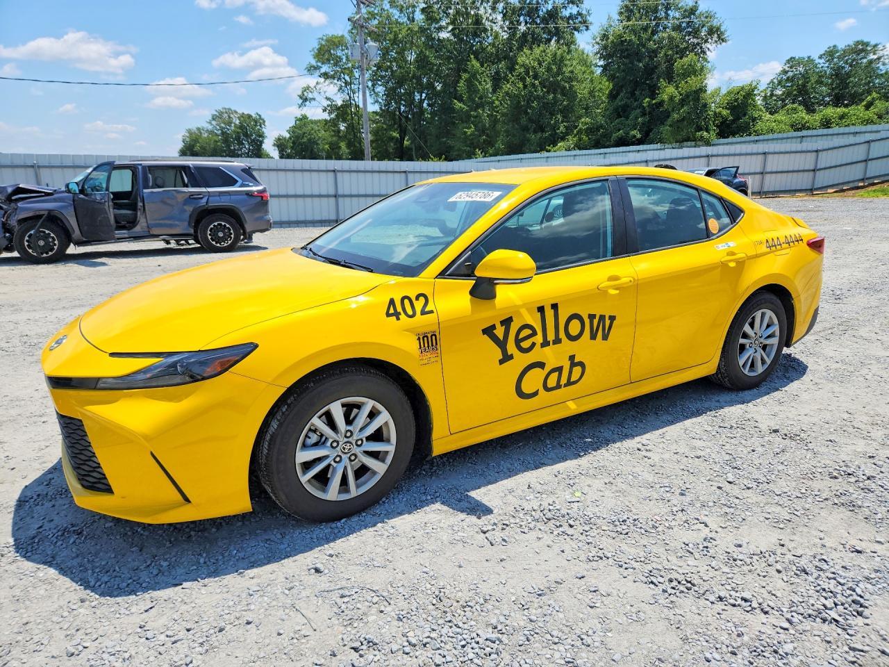 2026 Toyota Camry Le - zdjęcie główne