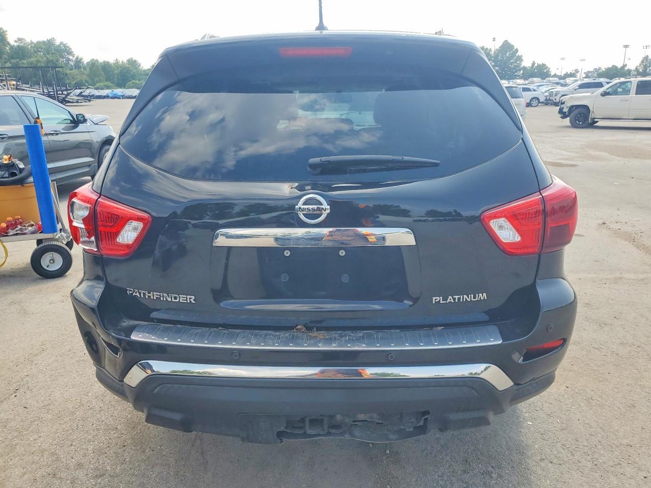 2017 Nissan Pathfinder Platinum - zdjęcie 6