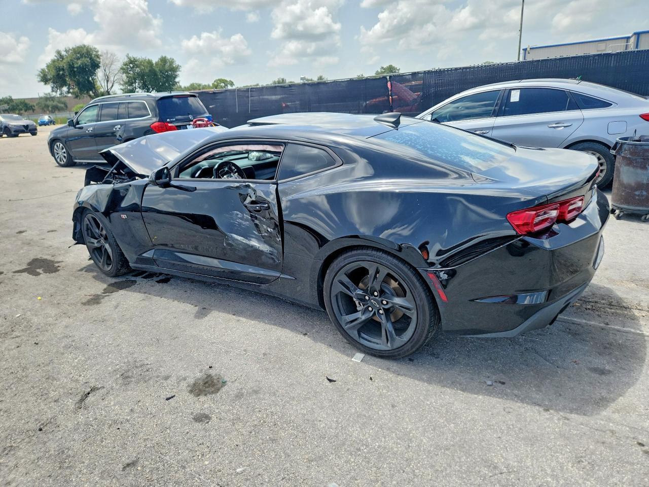 2020 Chevrolet Camaro Ls - zdjęcie 2