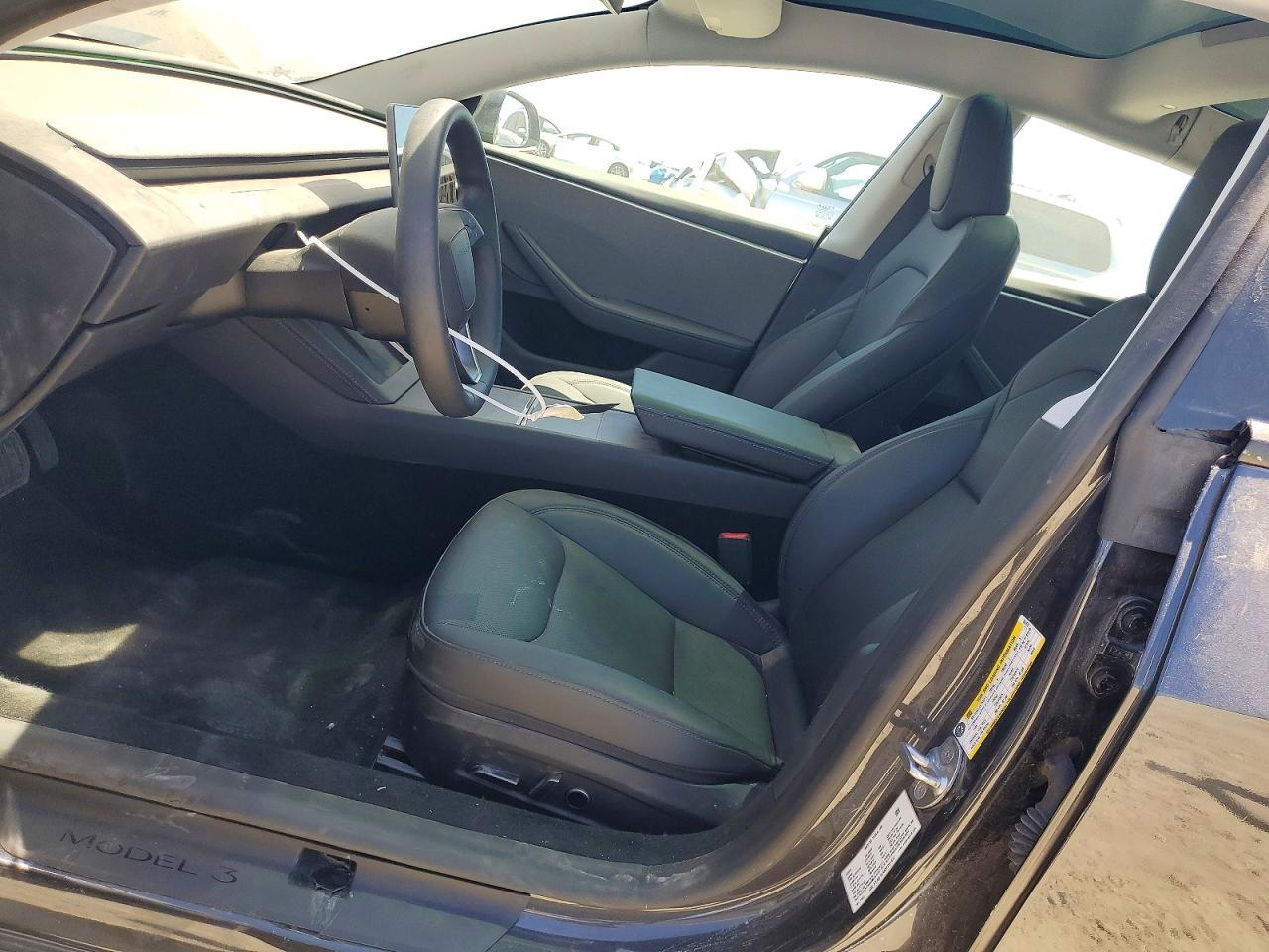 2025 Tesla Model 3 - zdjęcie 7