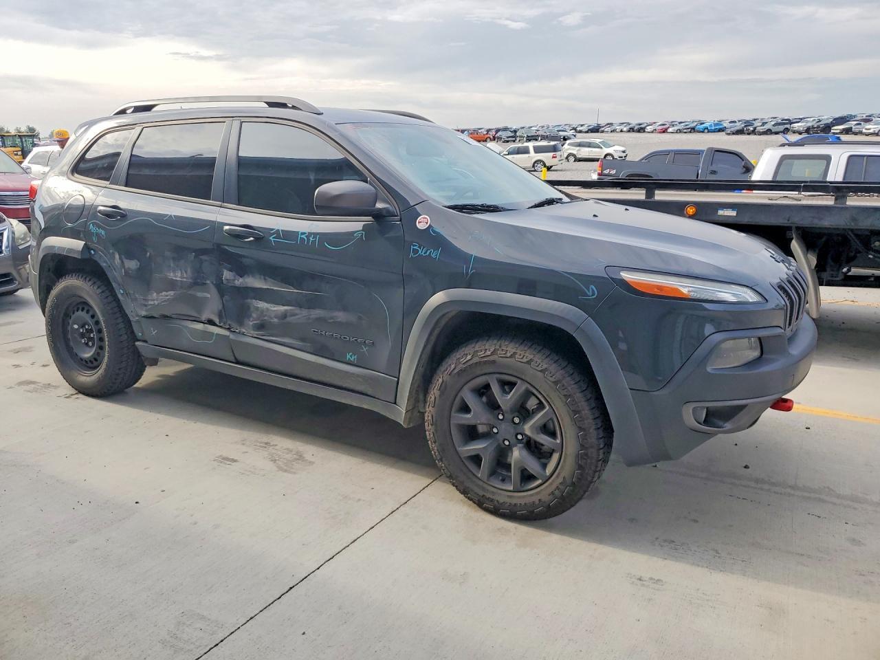 2016 Jeep Cherokee Trailhawk - zdjęcie 4