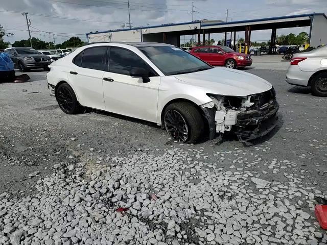 2021 Toyota Camry Xse - zdjęcie 14