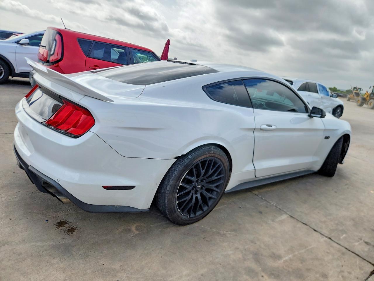 2019 Ford Mustang Gt - zdjęcie 3