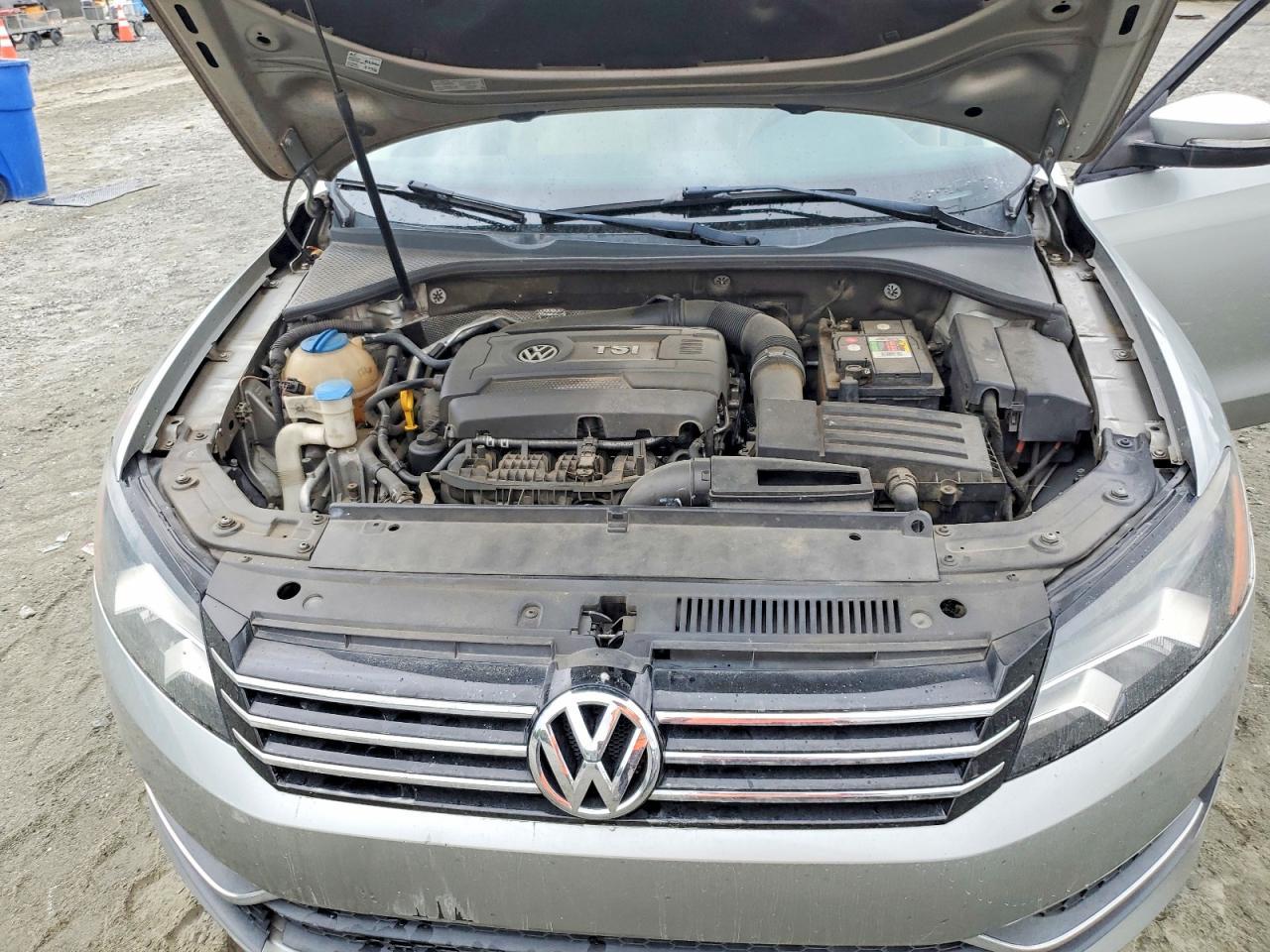 2014 Volkswagen Passat S - zdjęcie 11