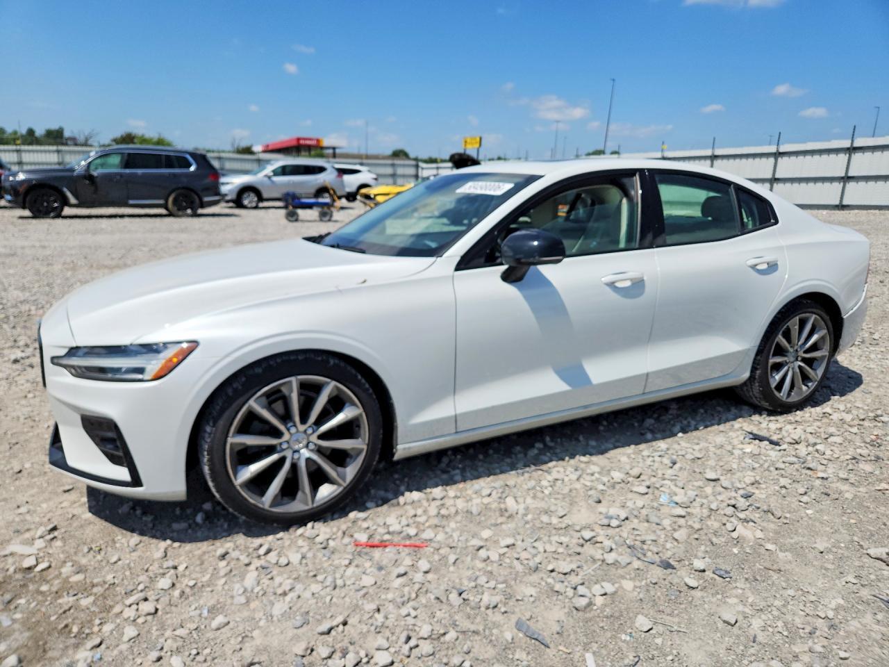 2021 Volvo S60 T5 Momentum - zdjęcie główne