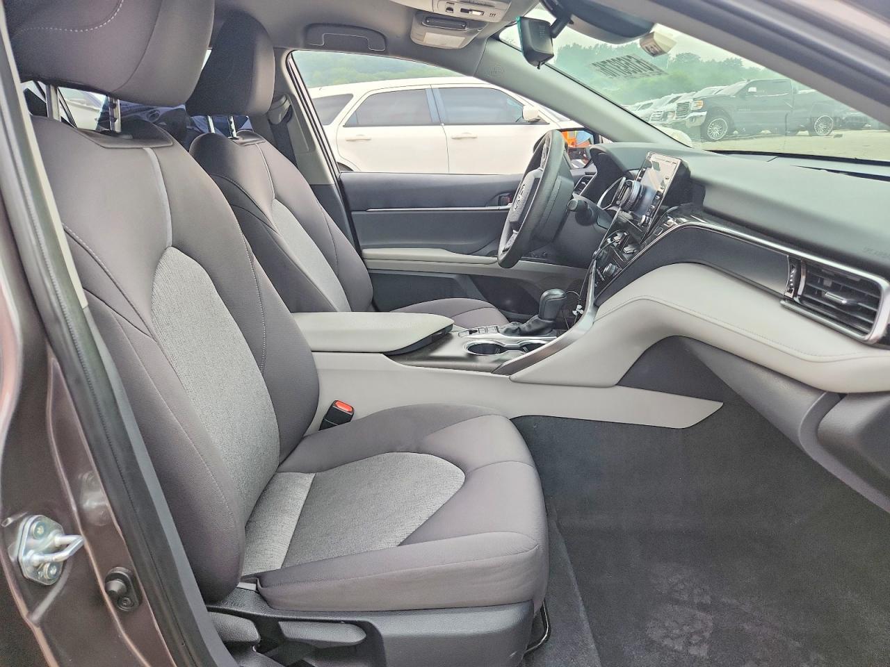 2024 Toyota Camry Le - zdjęcie 7