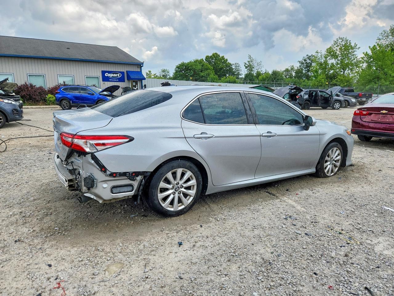 2018 Toyota Camry Le - zdjęcie 3