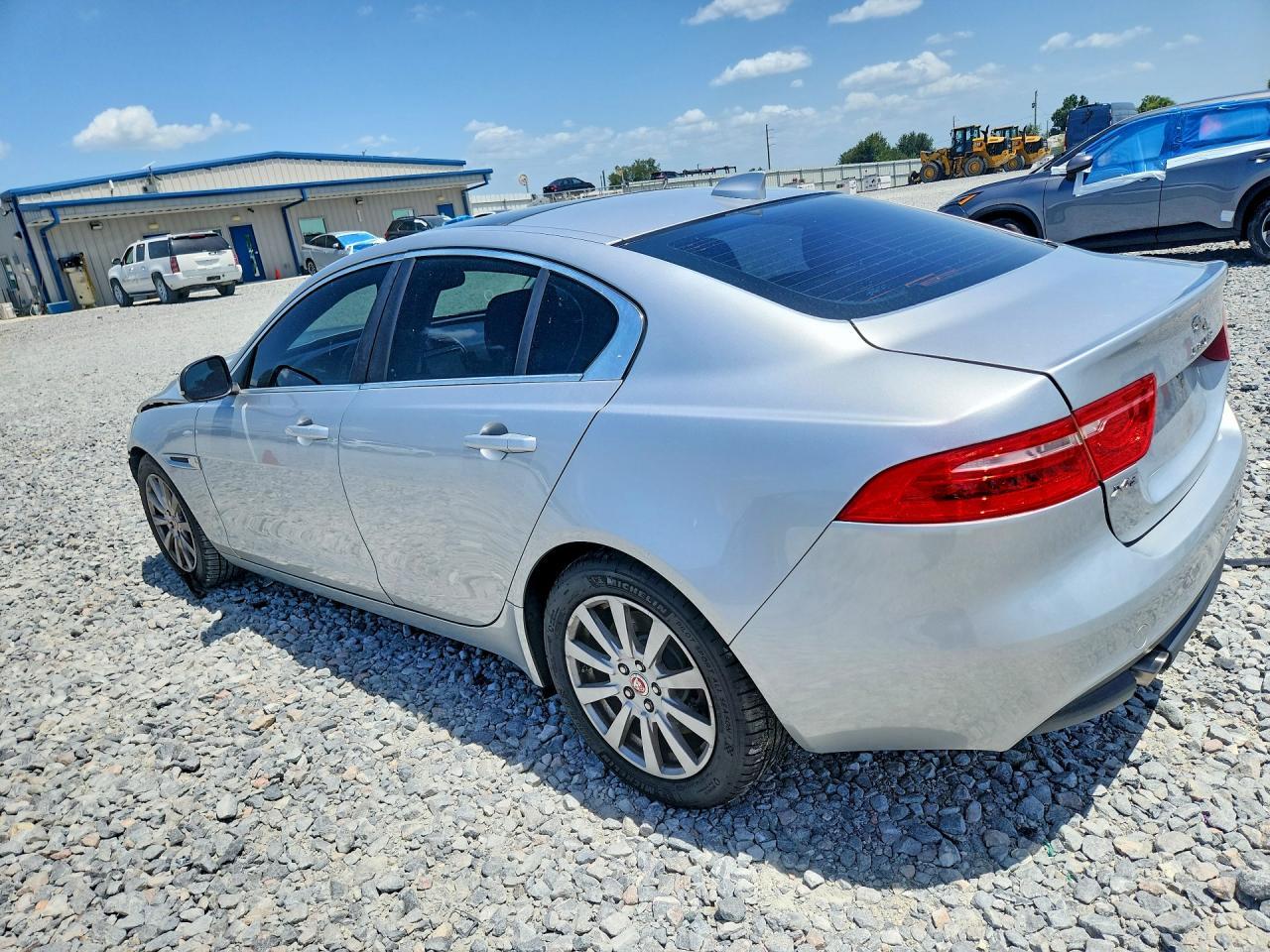 2019 Jaguar Xe - zdjęcie 2