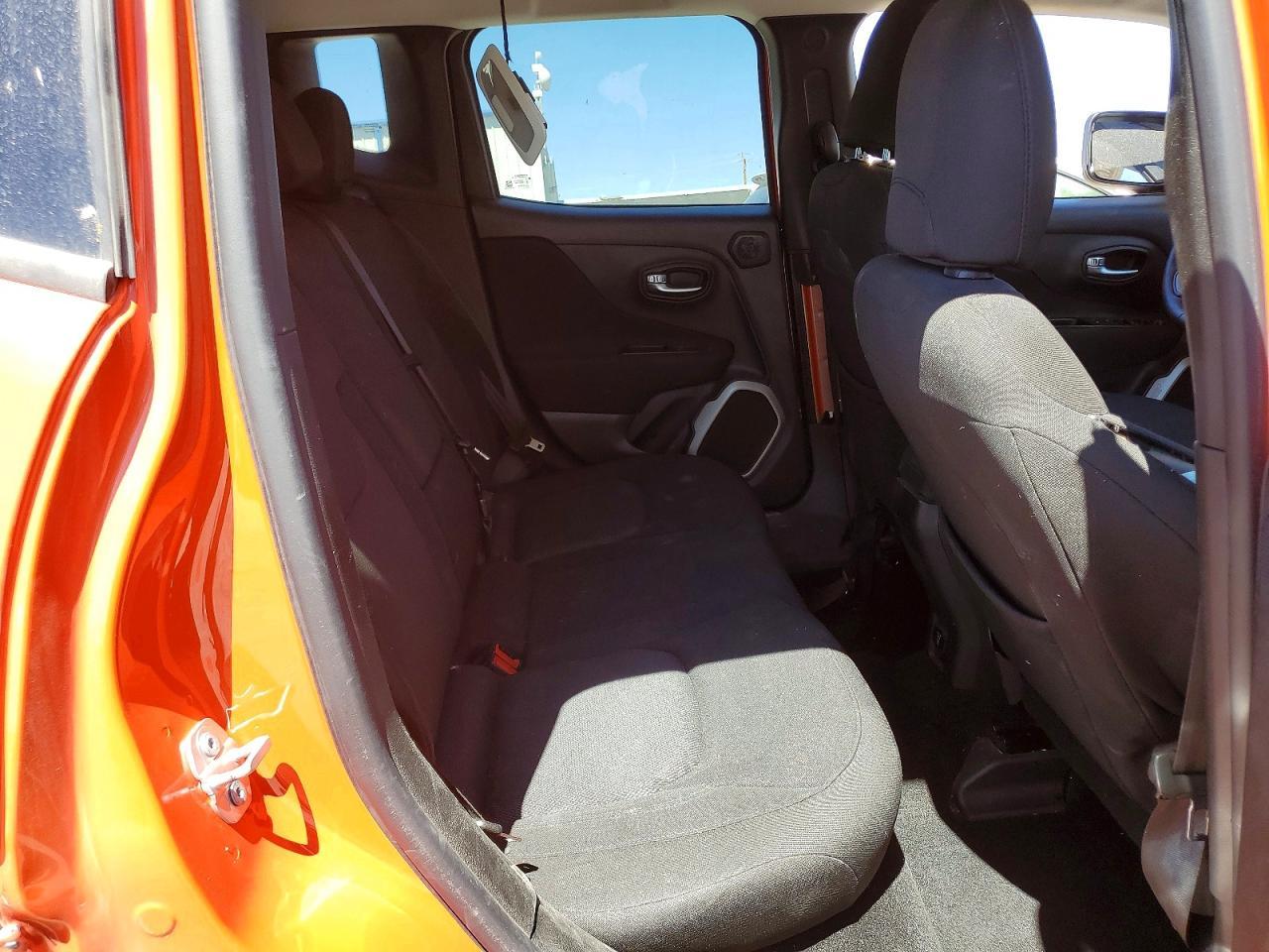 2015 Jeep Renegade Latitude - zdjęcie 10